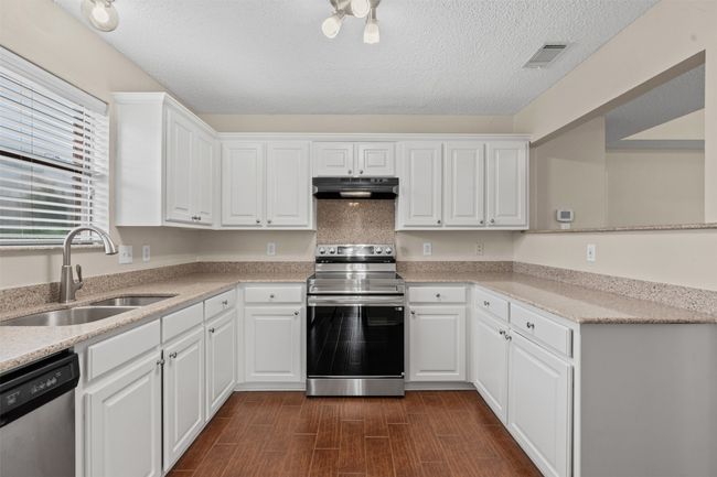 1404 Ranchview Ct, House other with 3 bedrooms, 3 bathrooms and null parking in Carrollton TX | Image 14