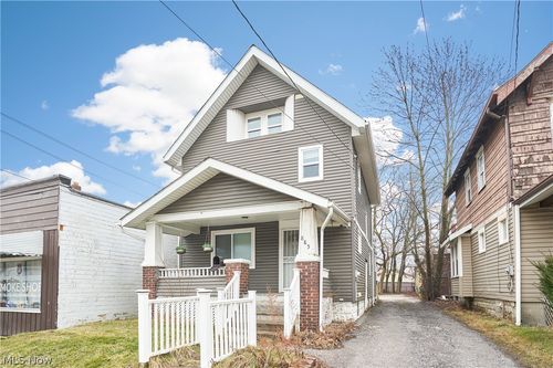 885 Brown St, Akron, OH, 44311-2257 | Card Image