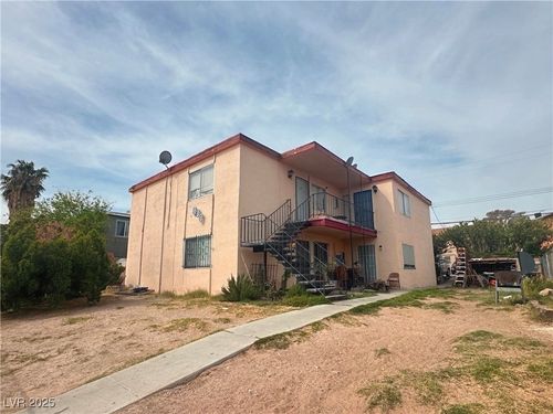 833 N Bruce St, Las Vegas, NV, 89101-2171 | Card Image
