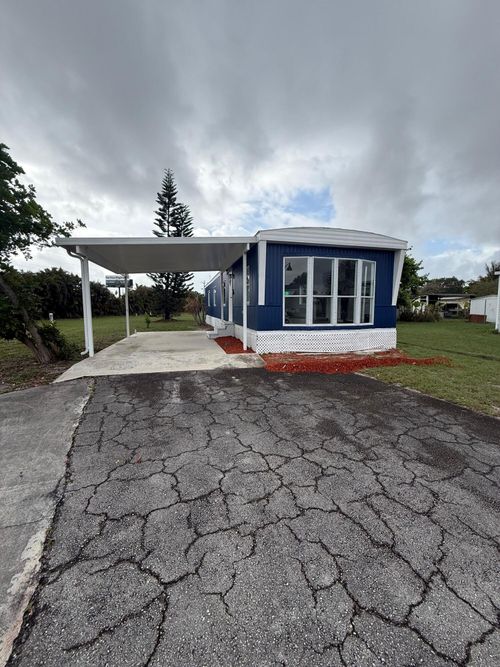 826-4022 68th St N, Riviera Beach, FL, 33404-5882 | Card Image