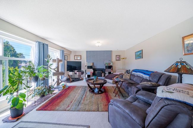 13873 Blackburn Avenue, House other with 4 bedrooms, 3 bathrooms and 6 parking in White Rock BC | Image 5