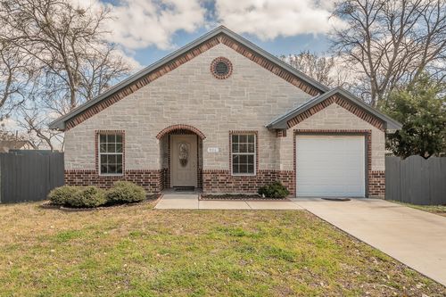 906 N Wilhite St, Cleburne, TX, 76031-3214 | Card Image