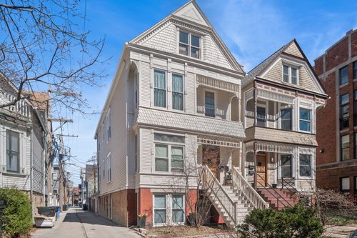 1042 W Barry Ave, Chicago, IL, 60657-9123 | Card Image