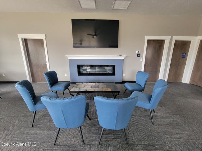 Clubhouse Lounge with Big Screen | Image 42