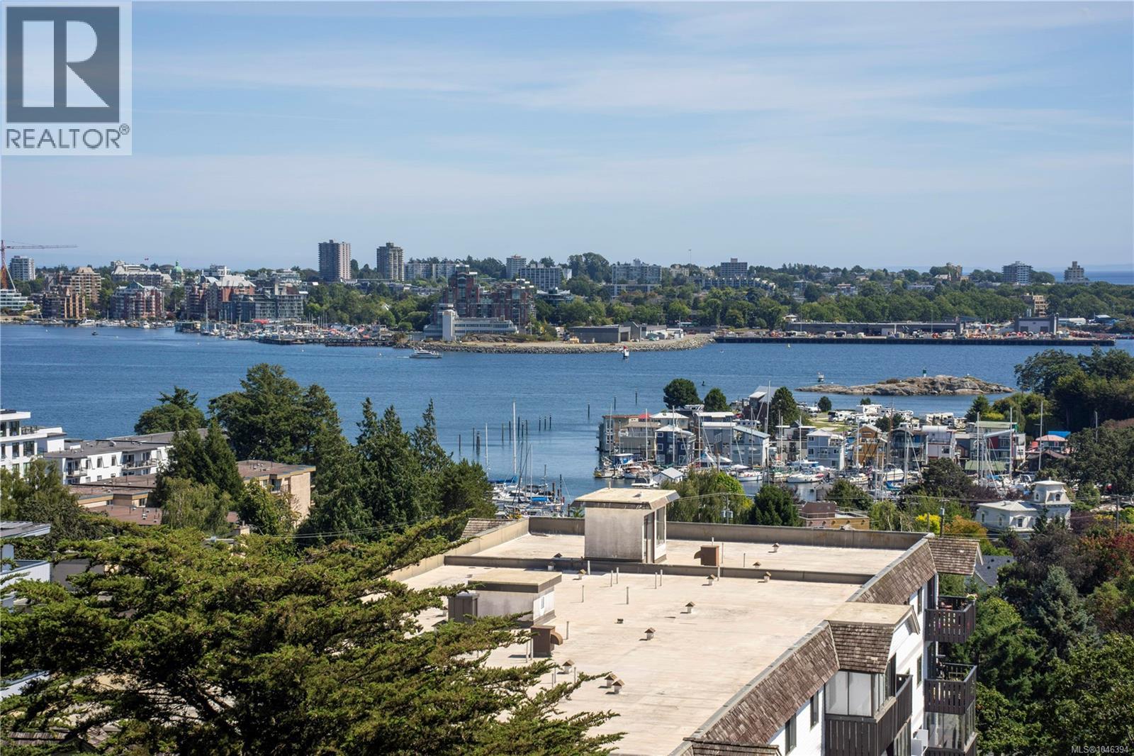 Residential in Esquimalt 4