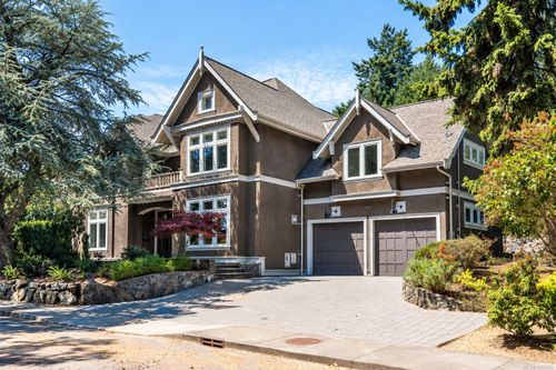 1568 Montgomery Ave, Victoria, BC, V8S1T4 | Card Image