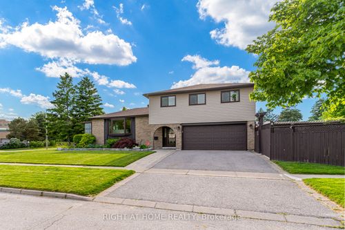 51 Lewin Cres, Ajax, ON, L1S3A2 | Card Image