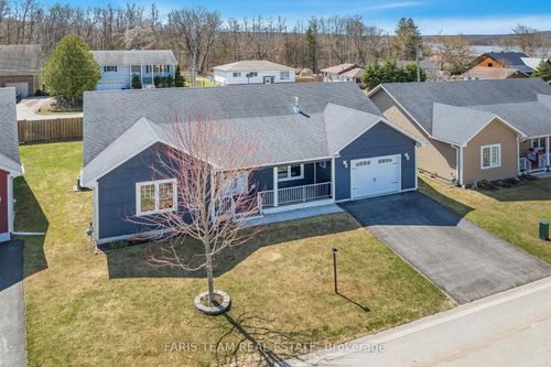 18 Grew Cres, Penetanguishene, ON, L9M0A4 | Card Image