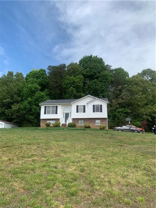 8271 Creedmoor Dr, Rural Hall, NC, 27045-9608 | Card Image