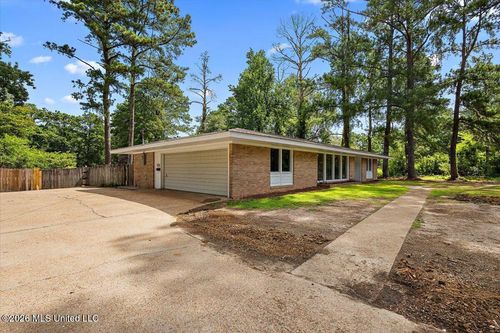 640 Briarwood Drive, Jackson, MS, 39211 | Card Image
