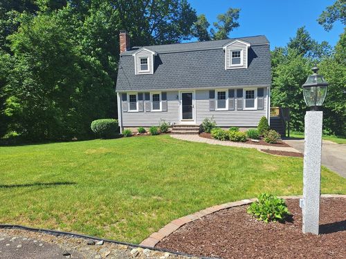 8 Walker Rd, Franklin, MA, 02038-3817 | Card Image