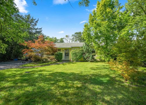 424 Village Rd, Willowbrook, IL, 60527-6138 | Card Image