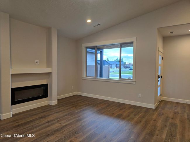 Living Room Area | Image 13