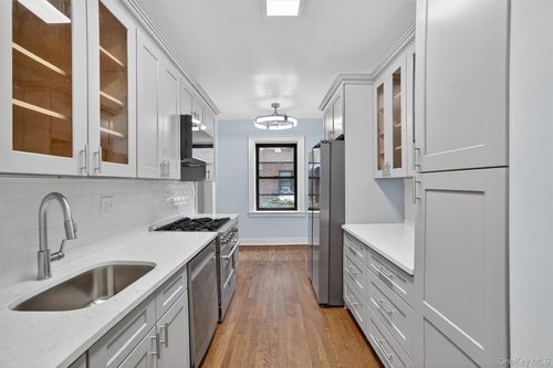1n-3 Franklin Ave, White Plains, NY, 10601-3833 | Card Image