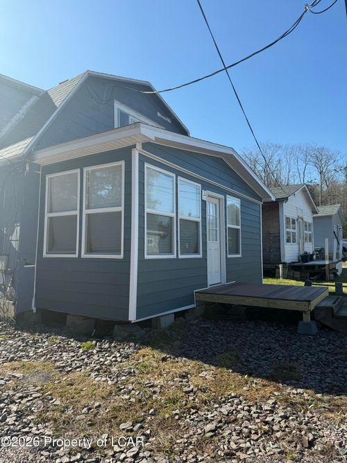 2 Noble St, Harveys Lake, PA, 18618-2226 | Card Image