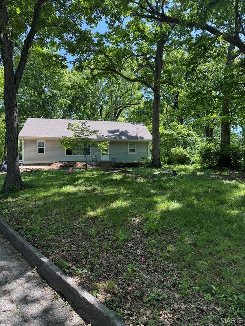 17 Robin Ln, Fenton, MO, 63026-5665 | Card Image
