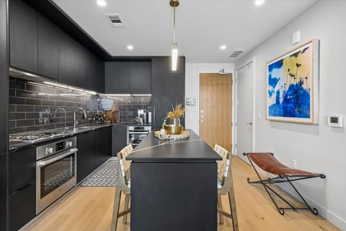 3004-44 East Avenue, Austin, TX, 78701 | Card Image