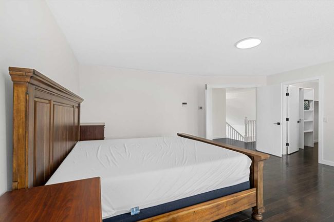 919 Shawnee Dr Sw, House other with 5 bedrooms, 4 bathrooms and 4 parking in Calgary AB | Image 22