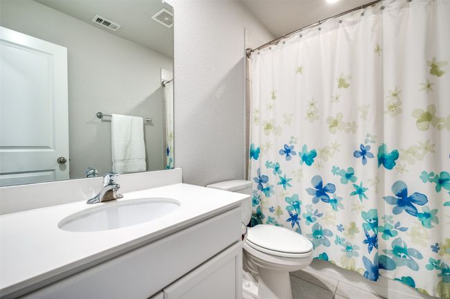 Guest bathroom | Image 17