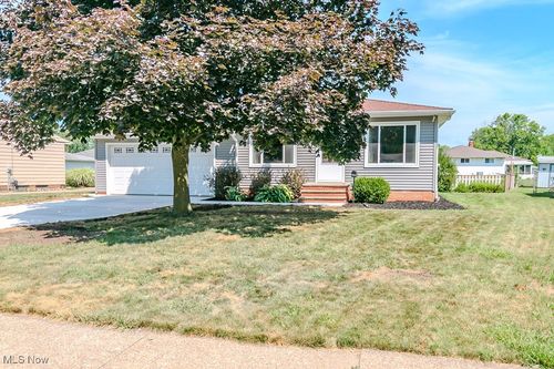 34633 Glen Dr, Eastlake, OH, 44095-2617 | Card Image