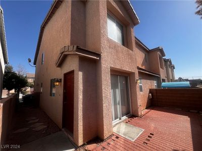 2105 William Holden Court, Townhouse with 3 bedrooms, 2 bathrooms and null parking in Las Vegas NV | Image 2