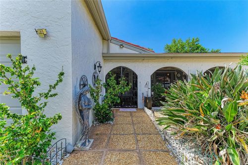 7236 Las Casas Dr, SARASOTA, FL, 34243-1614 | Card Image