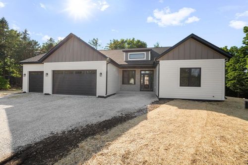 W332N4520 Grace Court, Nashotah, WI, 53058 | Card Image