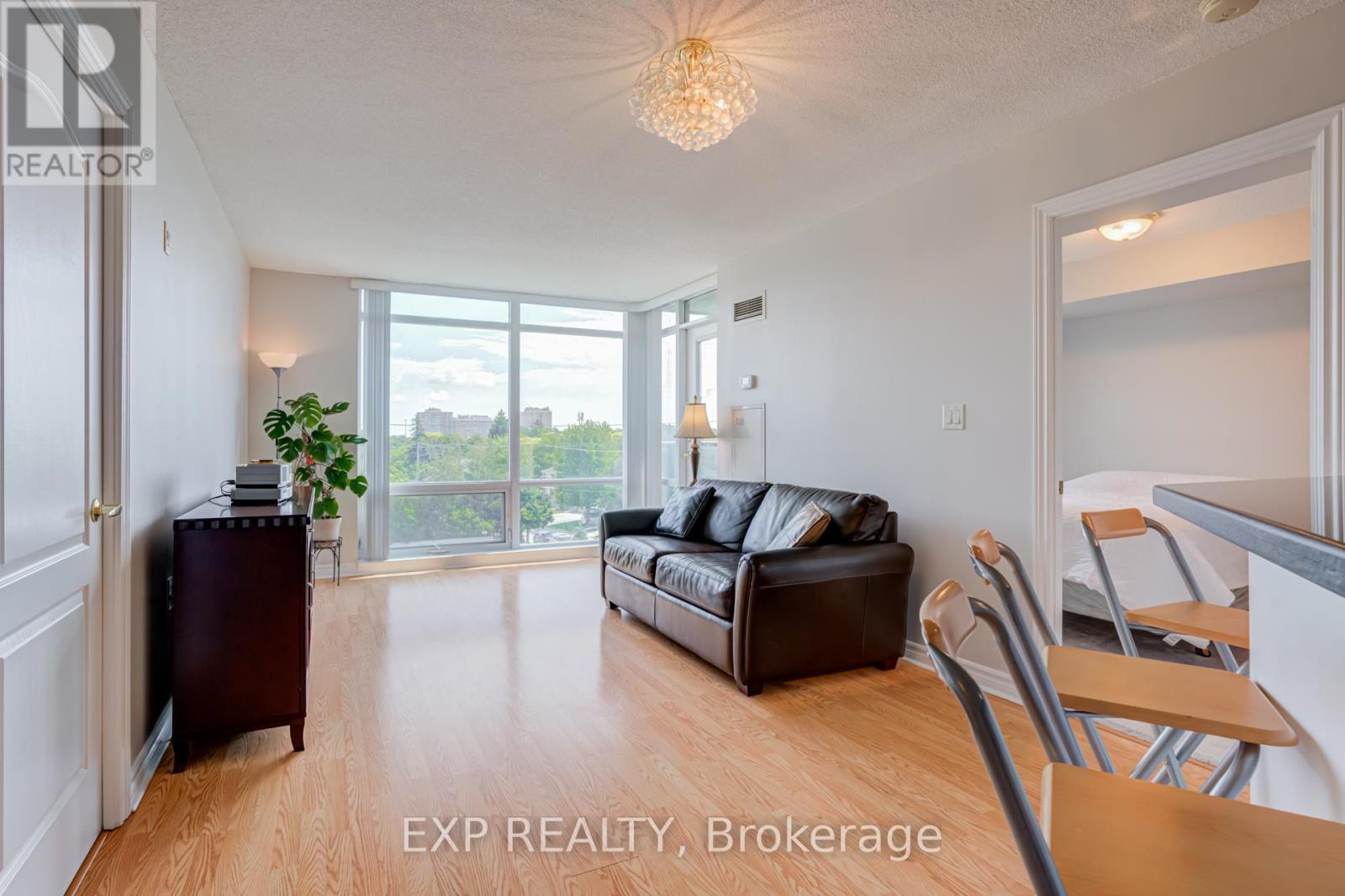 Residential in Toronto (Clanton Park) 5