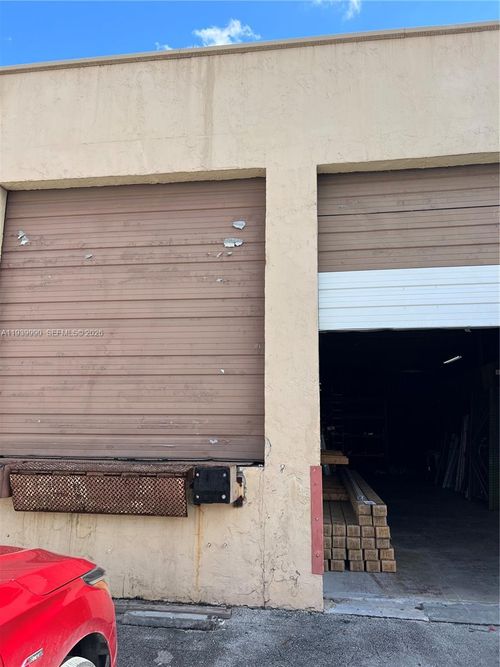 7270 Nw 70th St, Miami, FL, 33166-2902 | Card Image