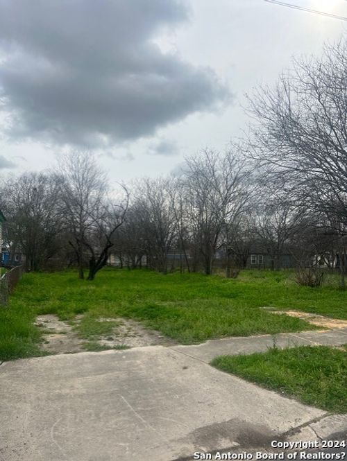 110 Utah St, San Antonio, TX, 78210-2052 | Card Image