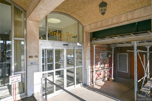 4i-85-15 Main St, Jamaica, NY, 11435-1831 | Card Image