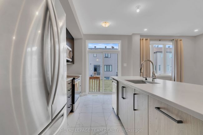 736 Cashmere Terr, House attached with 3 bedrooms, 4 bathrooms and 1 parking in Ottawa ON | Image 15