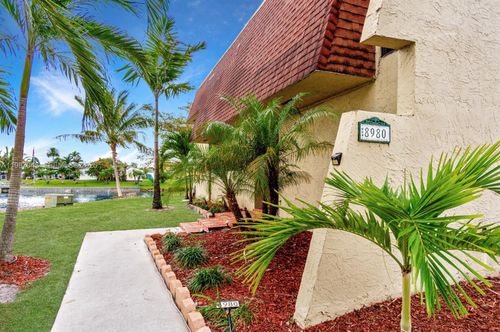 8980-8980 Palm Tree Ln, Pembroke Pines, FL, 33024-4612 | Card Image