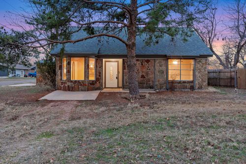 400 N River Oaks Dr, Burnet, TX, 78611-5546 | Card Image