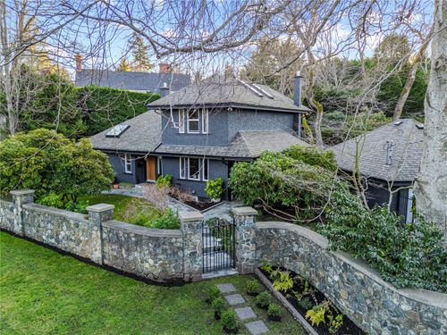 2025 Runnymede Ave, Victoria, BC, V8S2V5 | Card Image