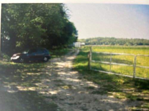 4042 Sound Avenue, Riverhead, NY, 11901 | Card Image