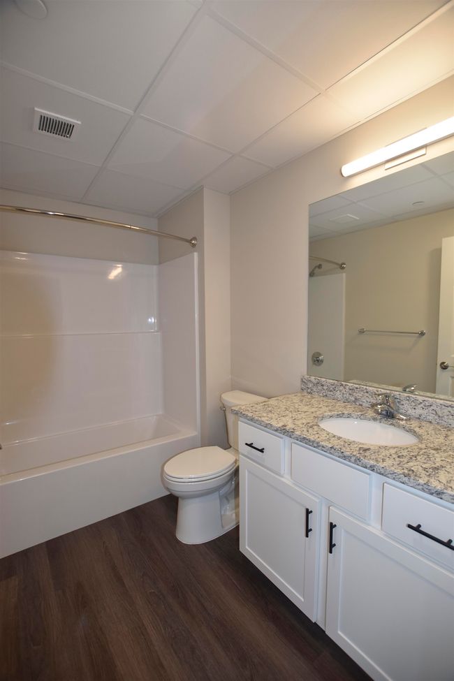 203 - 217 Rockingham Rd, Condo with 2 bedrooms, 2 bathrooms and null parking in Londonderry NH | Image 5