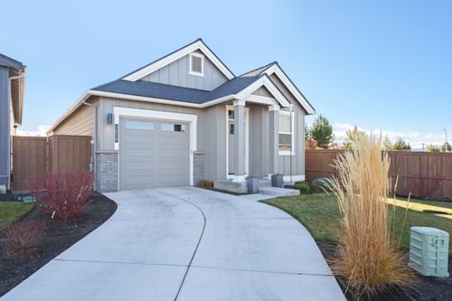 3859 Ne Oakside Loop, Bend, OR, 97701-5916 | Card Image