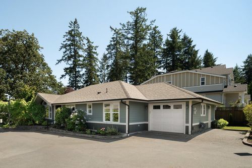 3-707 Greenlea Dr, Saanich, BC, V8Z3E7 | Card Image