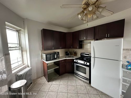 11 Saint Marys Ave, Staten Island, NY, 10305-1812 | Card Image