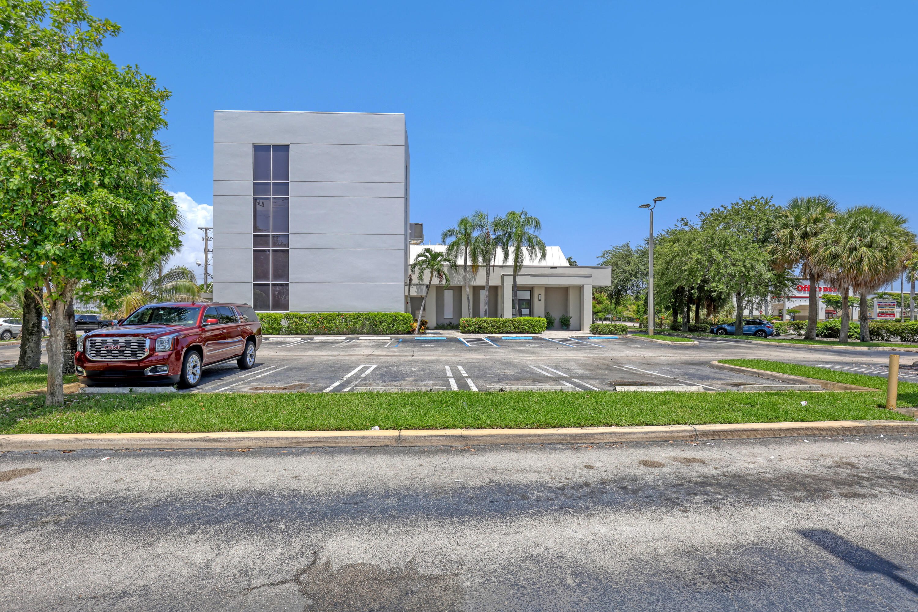 Commercial Sale in West Palm Beach 2