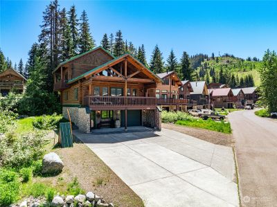 106 Guye Peak Lane, House other with 3 bedrooms, 2 bathrooms and 2 parking in Snoqualmie Pass WA | Image 3