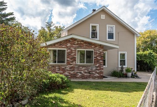 68 Northeast St, Woonsocket, RI, 02895-4276 | Card Image