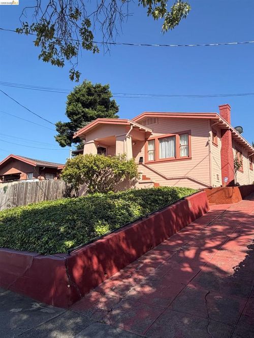2426 38th Ave, Oakland, CA, 94601-3804 | Card Image
