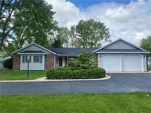 303 S Pine St, Pana, IL, 62557-1683 | Card Image