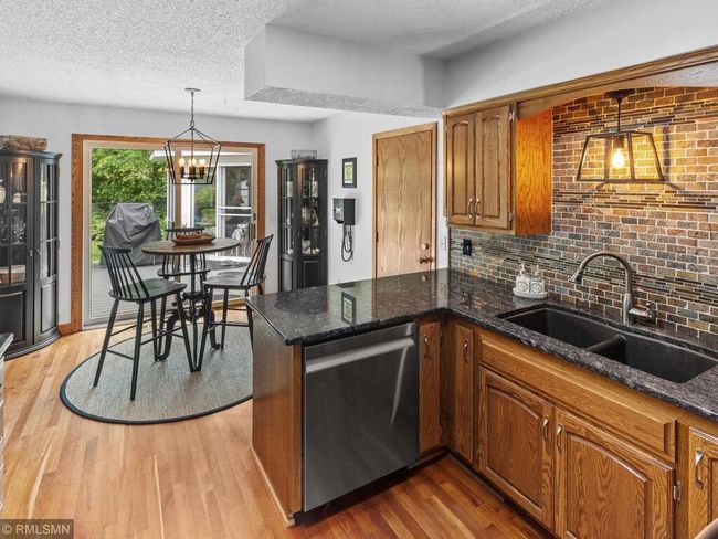 Eat in kitchen | Image 15