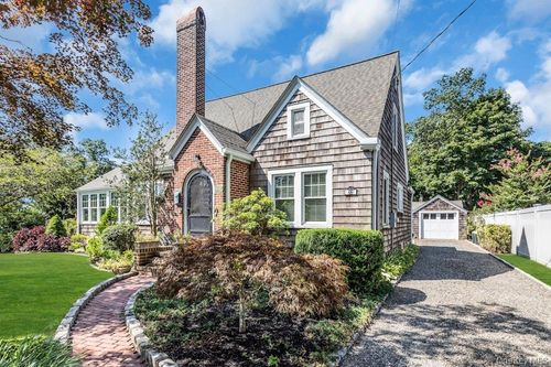 32 Paumanake Rd, Blue Point, NY, 11715-1809 | Card Image