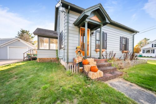 31 Brock St, Rochester, NH, 03867-4403 | Card Image