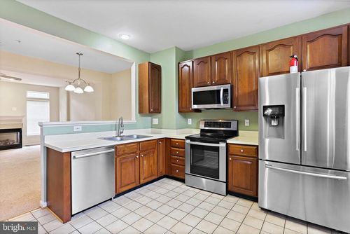 570 Eisenhower Dr, FREDERICK, MD, 21703-8415 | Card Image