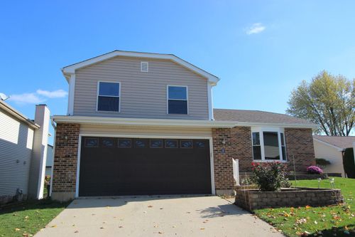 9 Warwick Ct, Streamwood, IL, 60107-1926 | Card Image